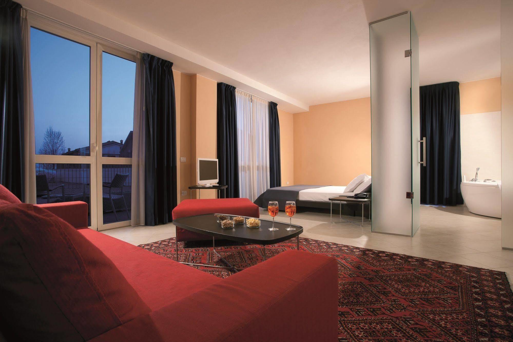 Rosso Frizzante Hotel Sorbara Eksteriør billede