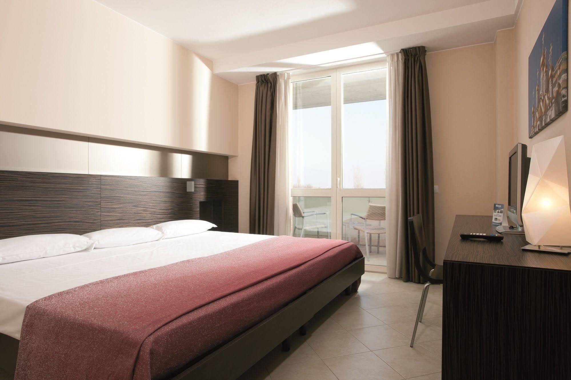 Rosso Frizzante Hotel Sorbara Eksteriør billede